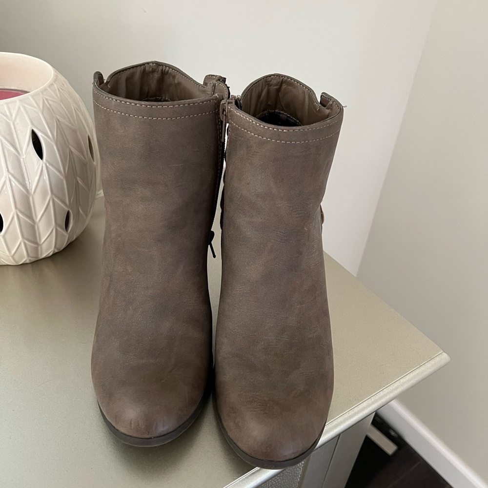CUTE ANKLE BOOTIES!!
